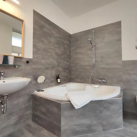 Bohnapartments Stauffenberg - Gratis Parkplatz - 2 Badezimmer - 3 Schlafzimmer - Wlan *